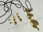 Gold Tone Umbrella Pendant Necklace and Earrings Set